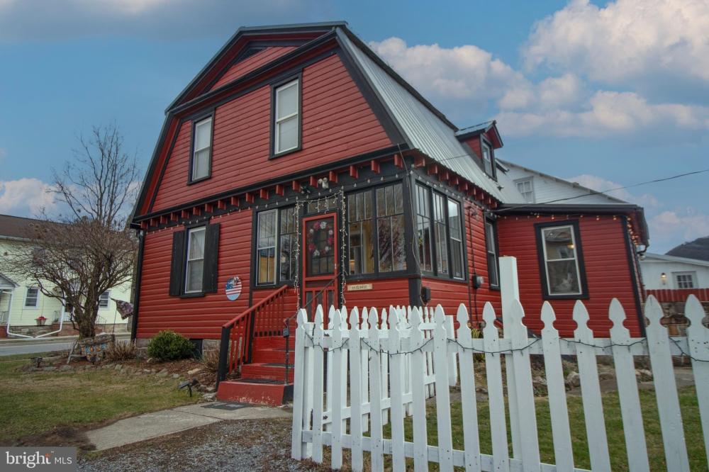 Currently Displayed Property Photo
