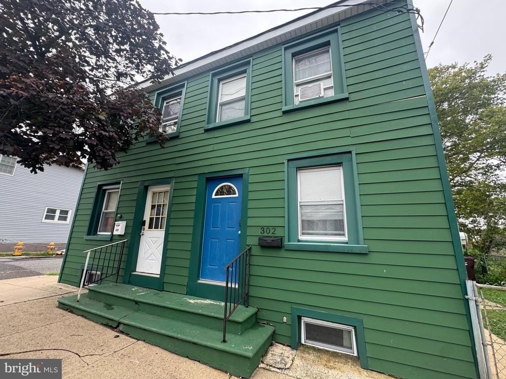 Currently Displayed Property Photo