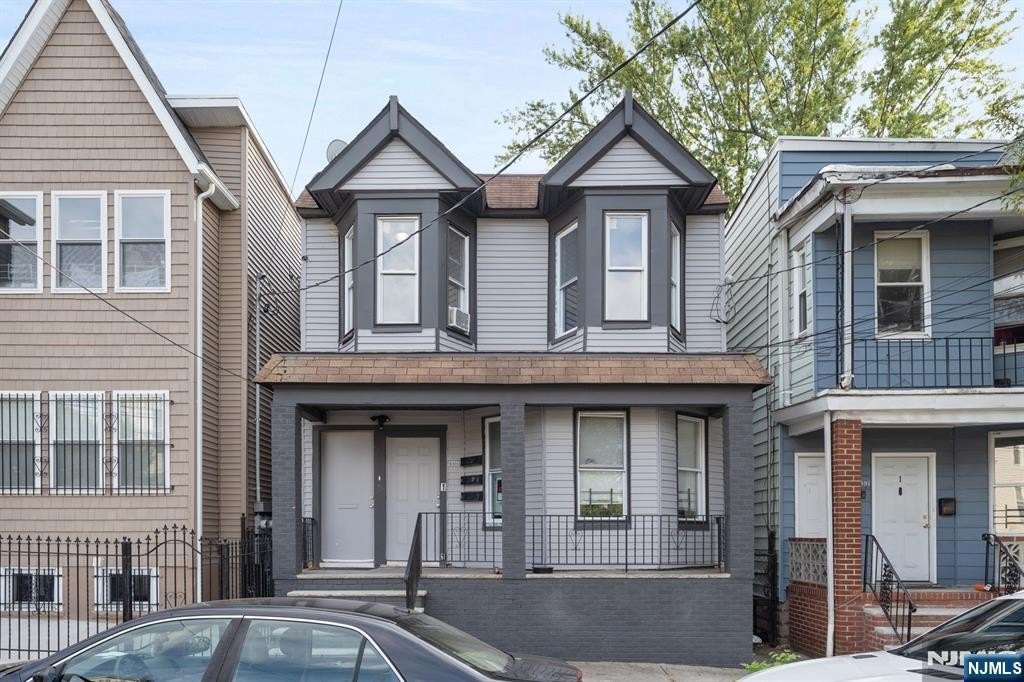 Currently Displayed Property Photo