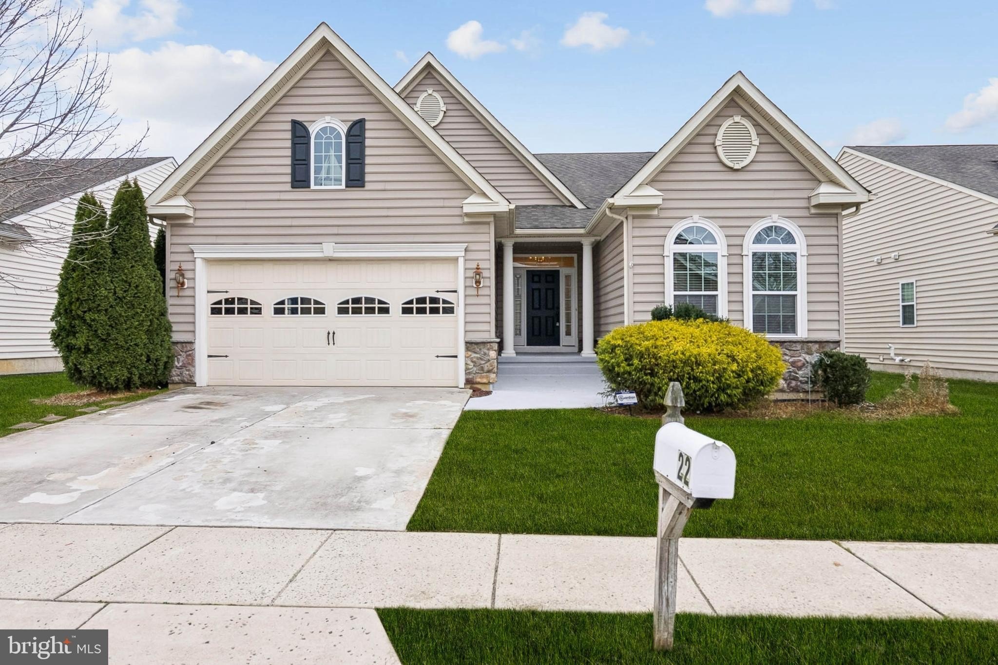 Currently Displayed Property Photo