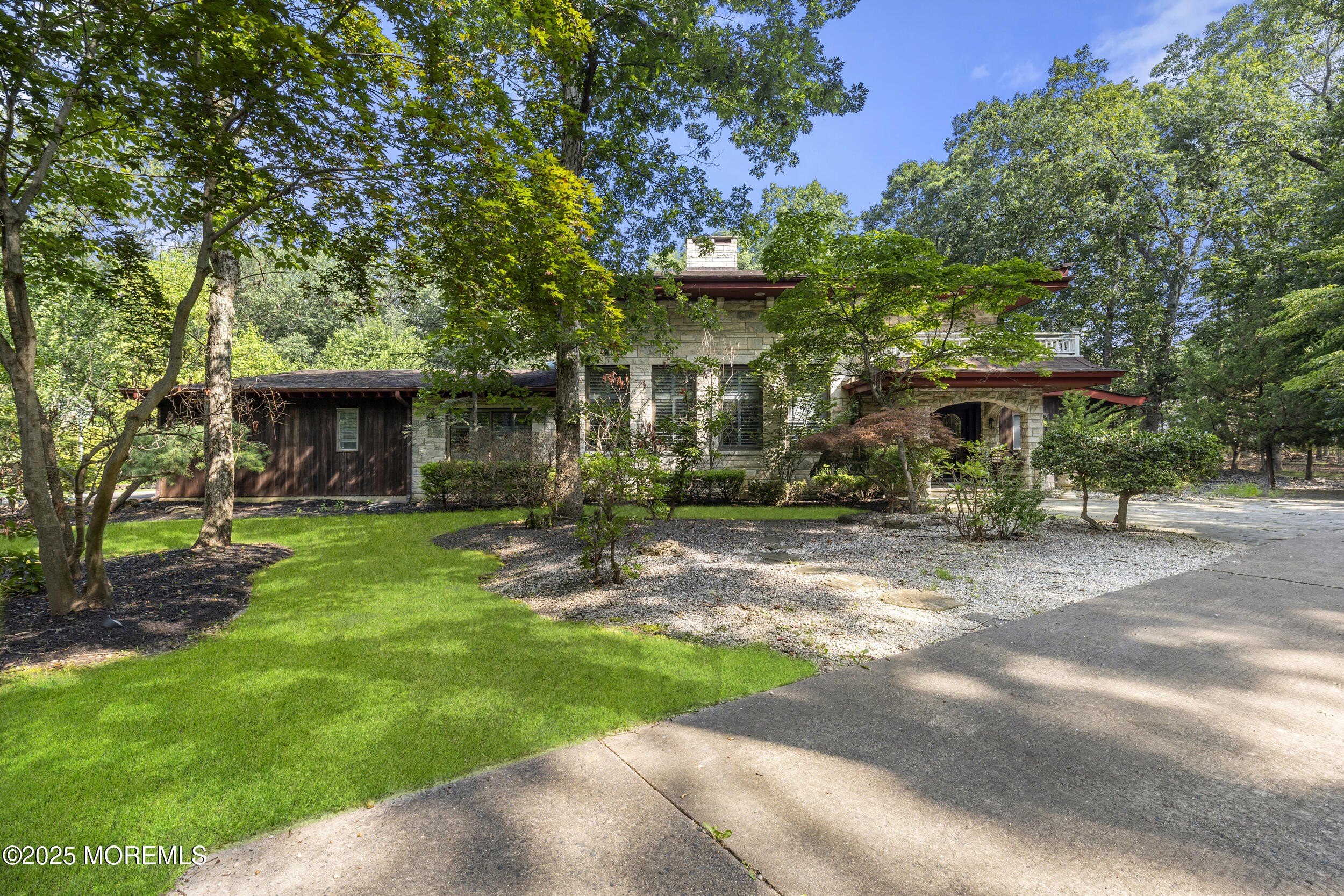 Currently Displayed Property Photo