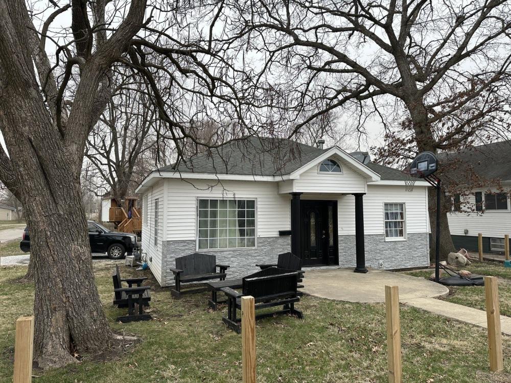 Currently Displayed Property Photo