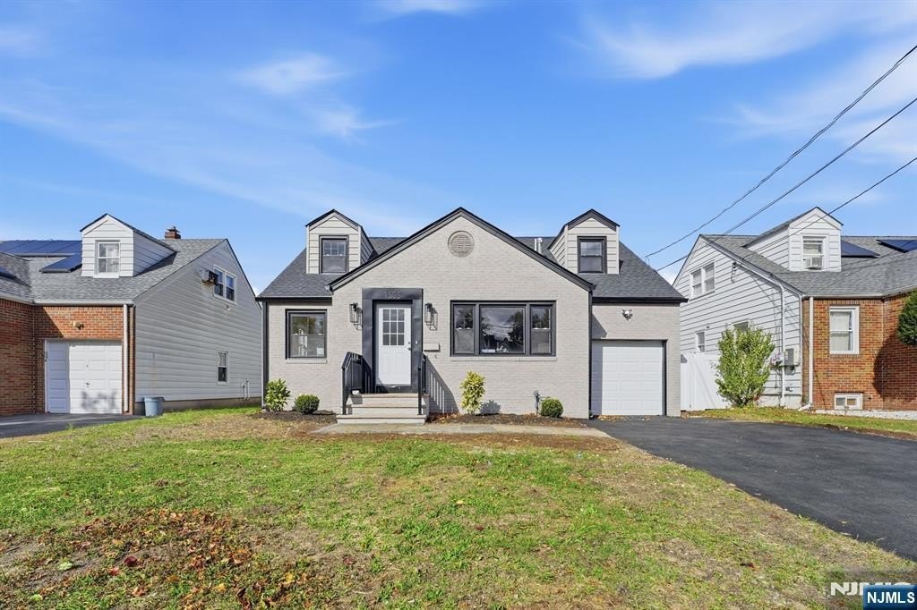 Currently Displayed Property Photo