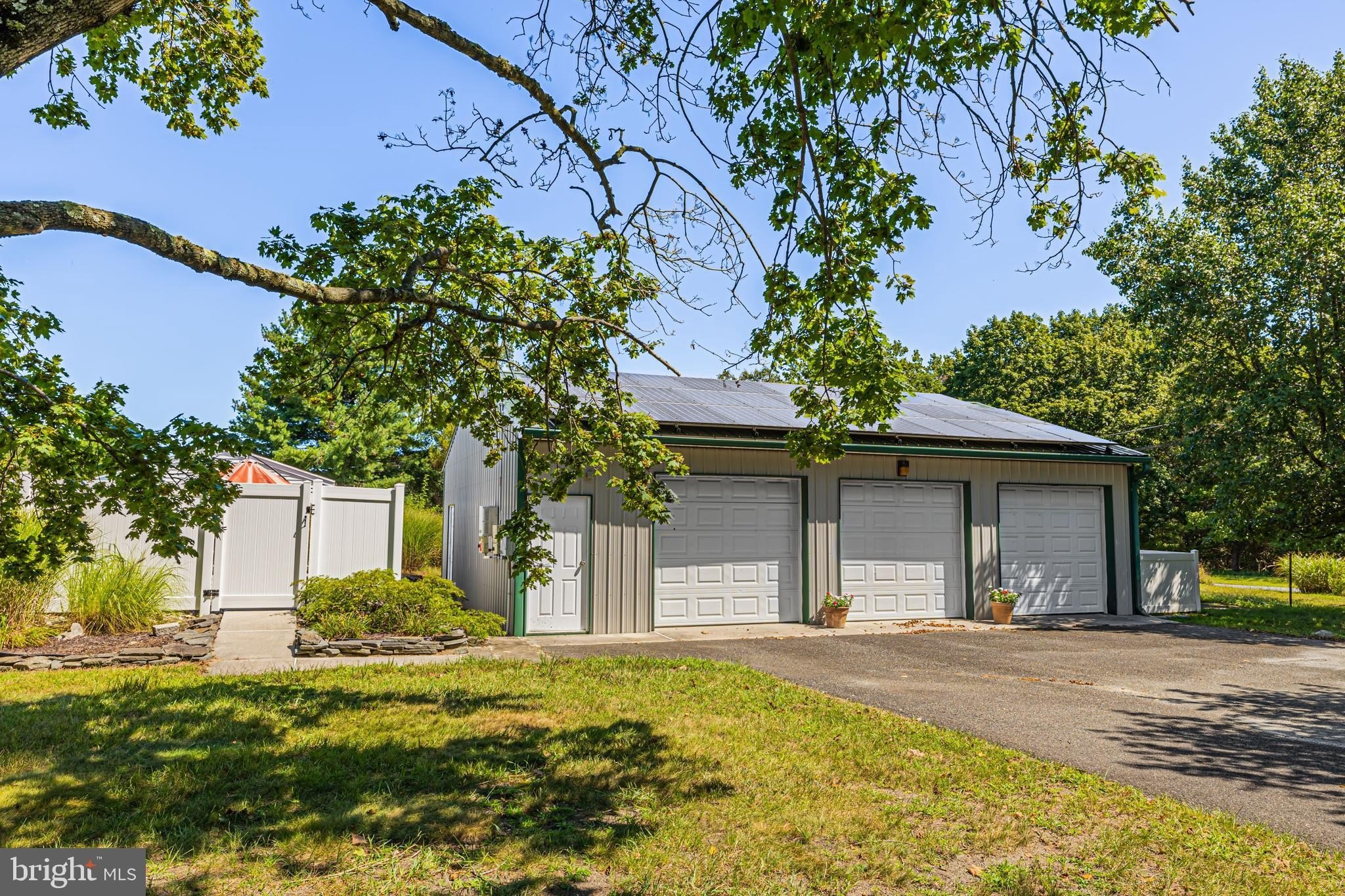 Currently Displayed Property Photo