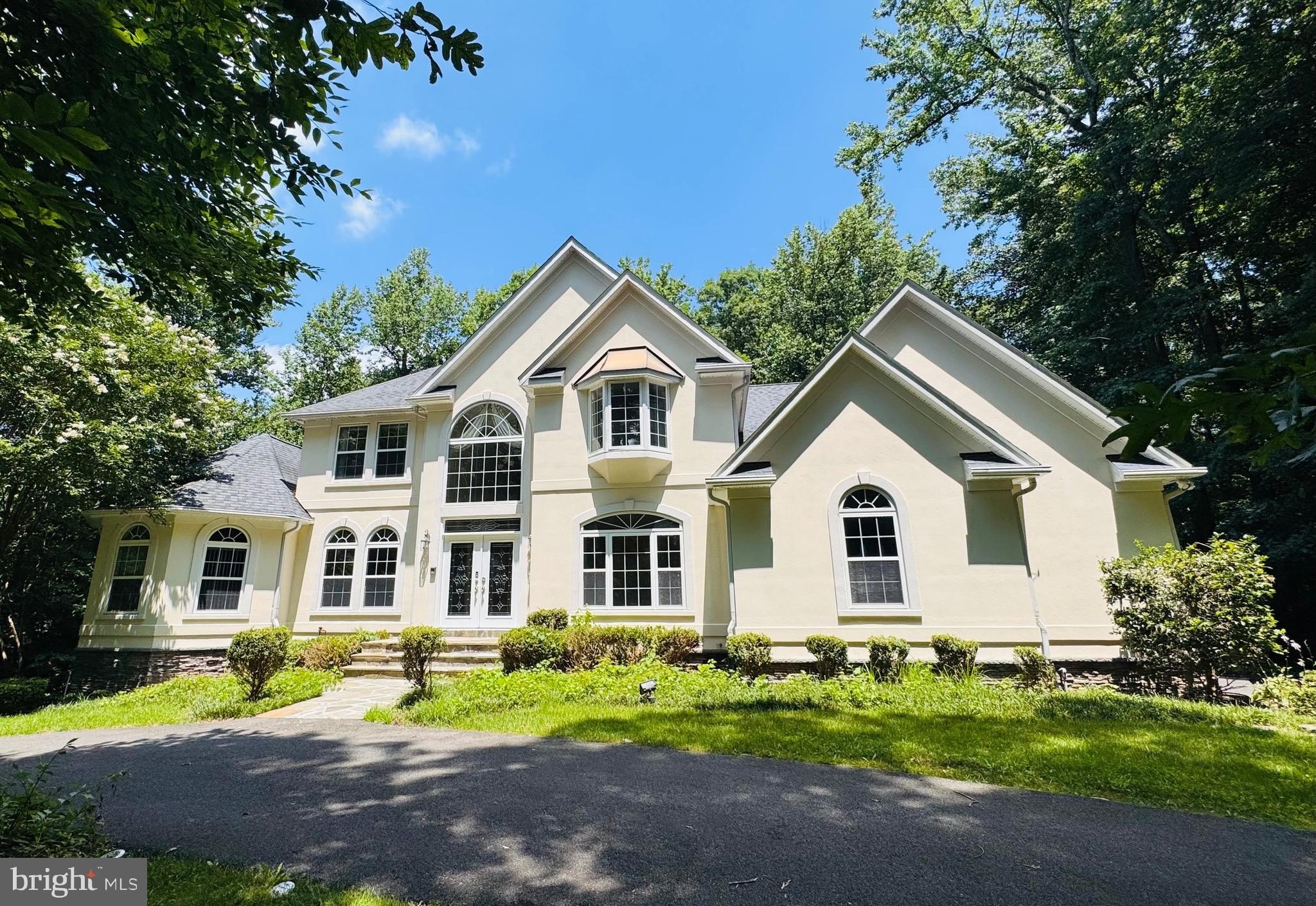 Currently Displayed Property Photo