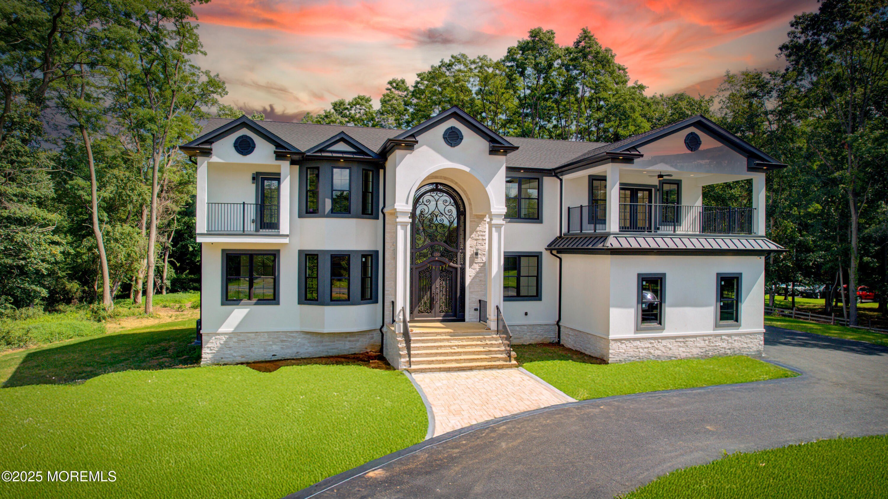 Currently Displayed Property Photo