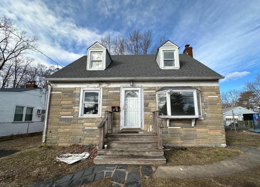Currently Displayed Property Photo