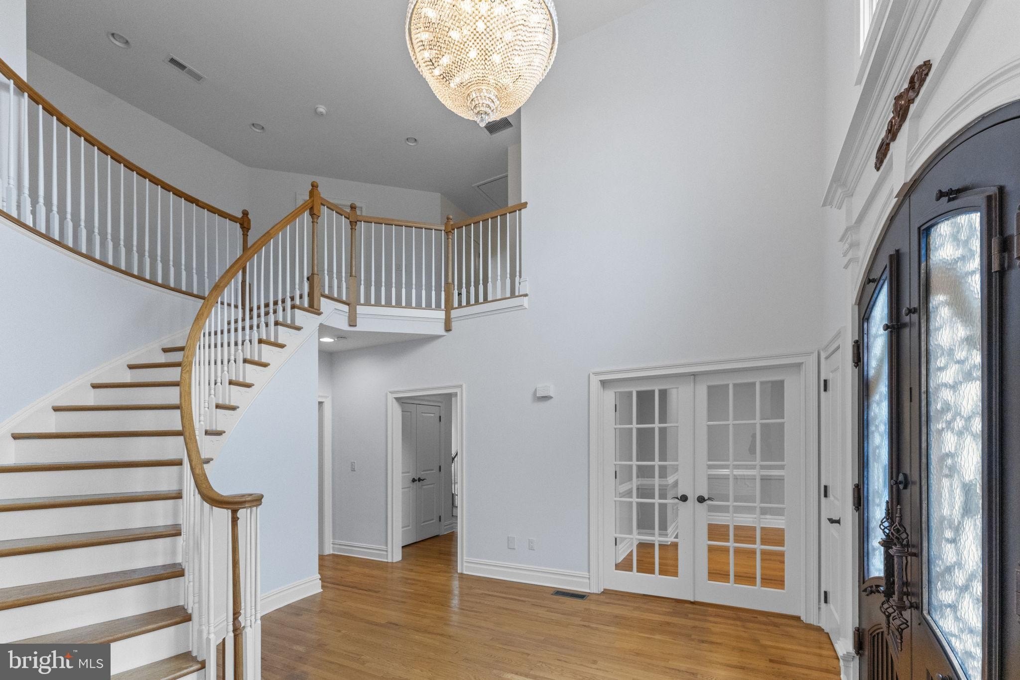 Currently Displayed Property Photo