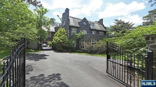 Currently Displayed Property Photo