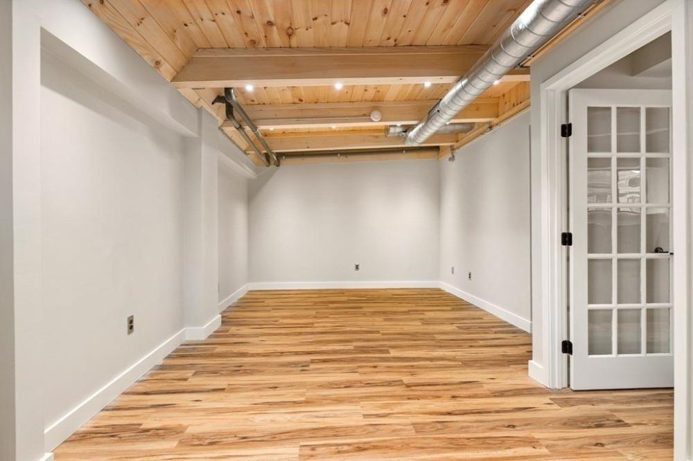 Currently Displayed Property Photo