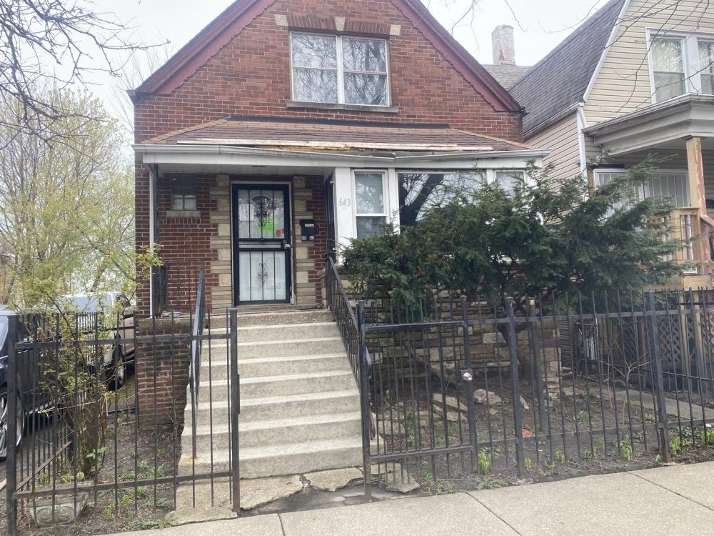 Currently Displayed Property Photo