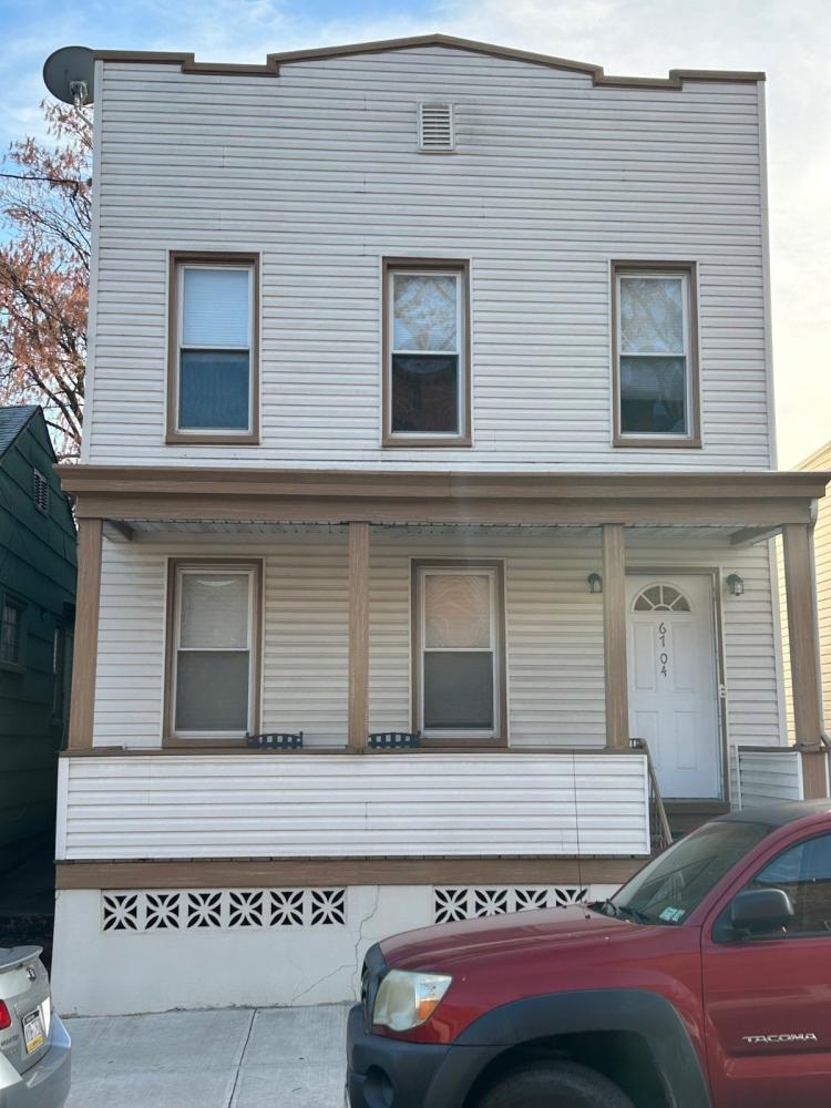 Currently Displayed Property Photo