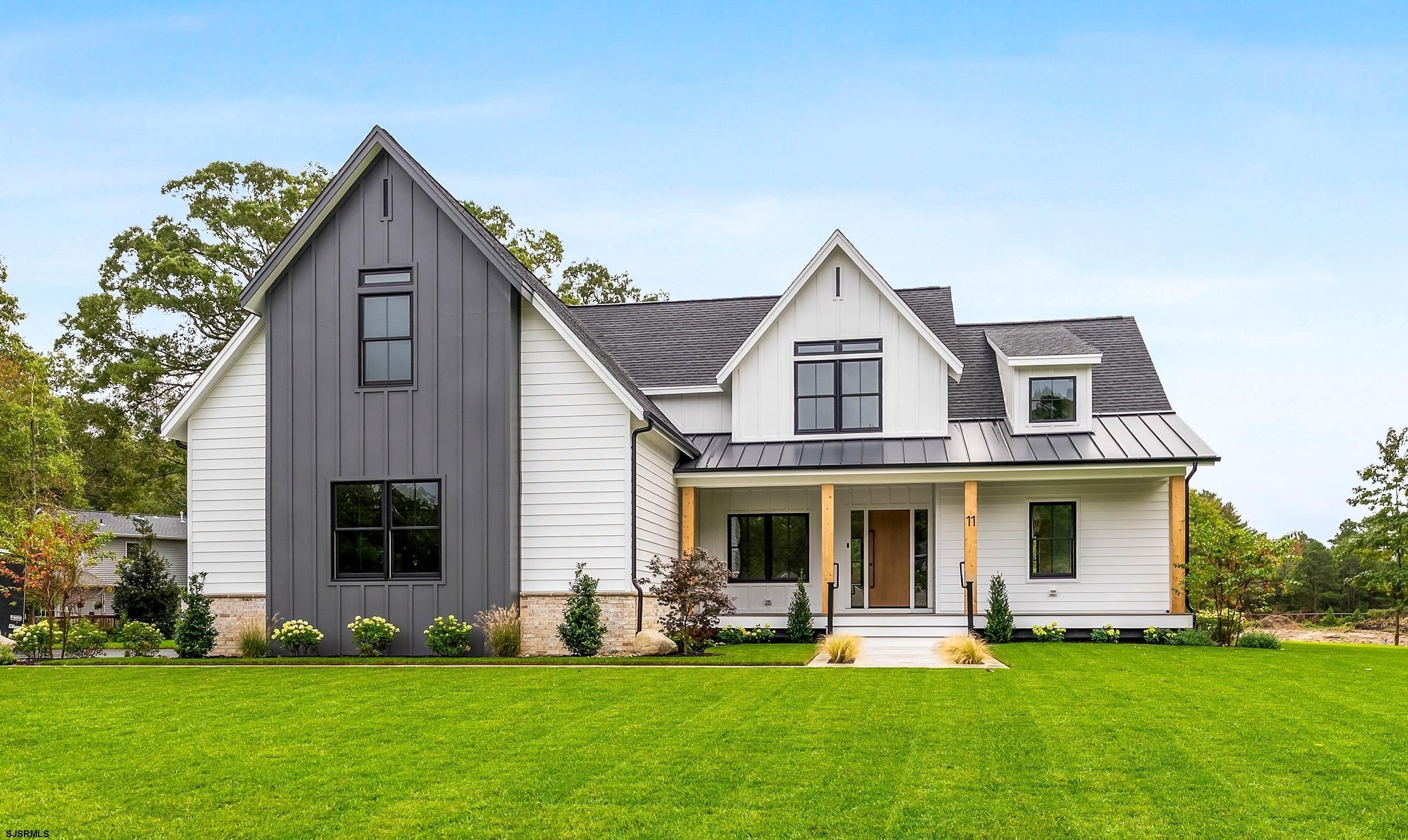 Currently Displayed Property Photo