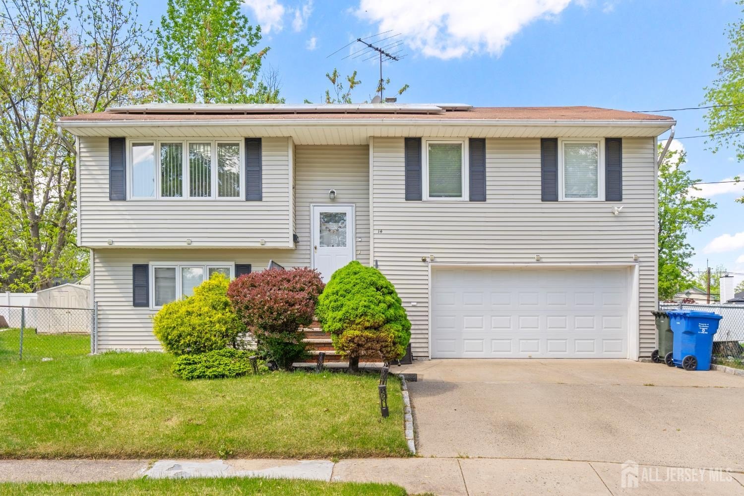 Currently Displayed Property Photo