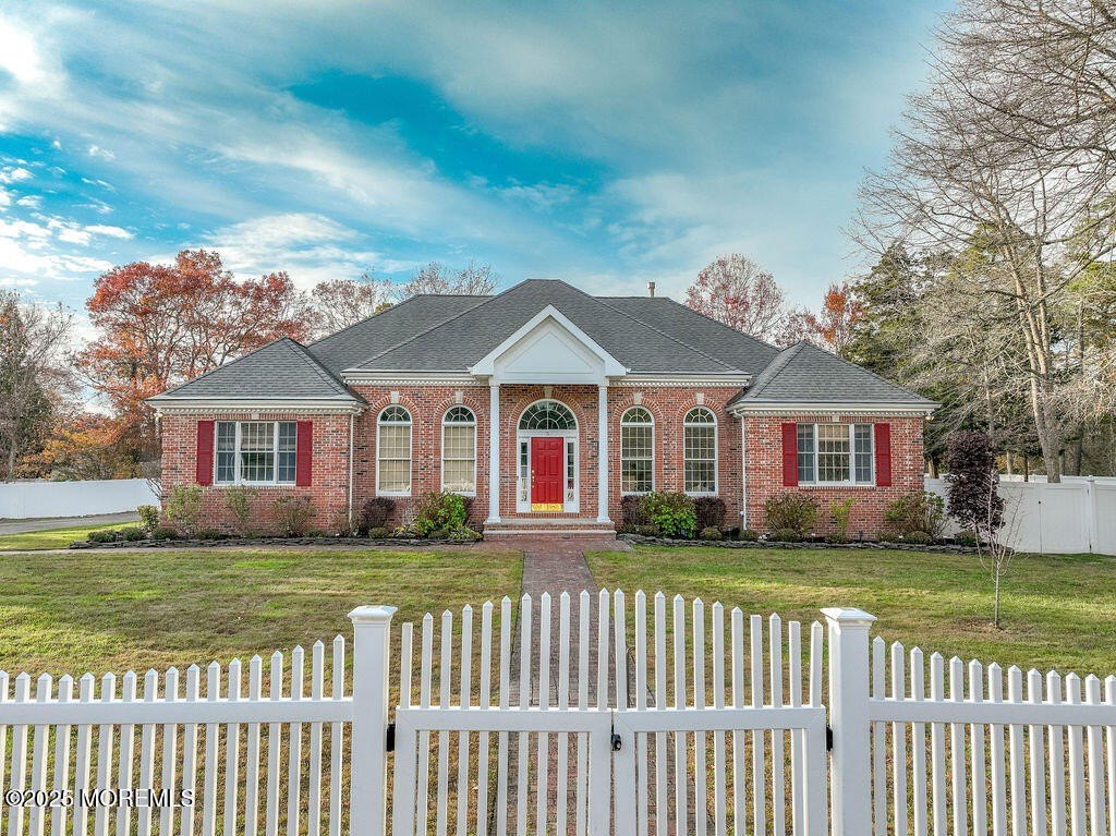 Currently Displayed Property Photo