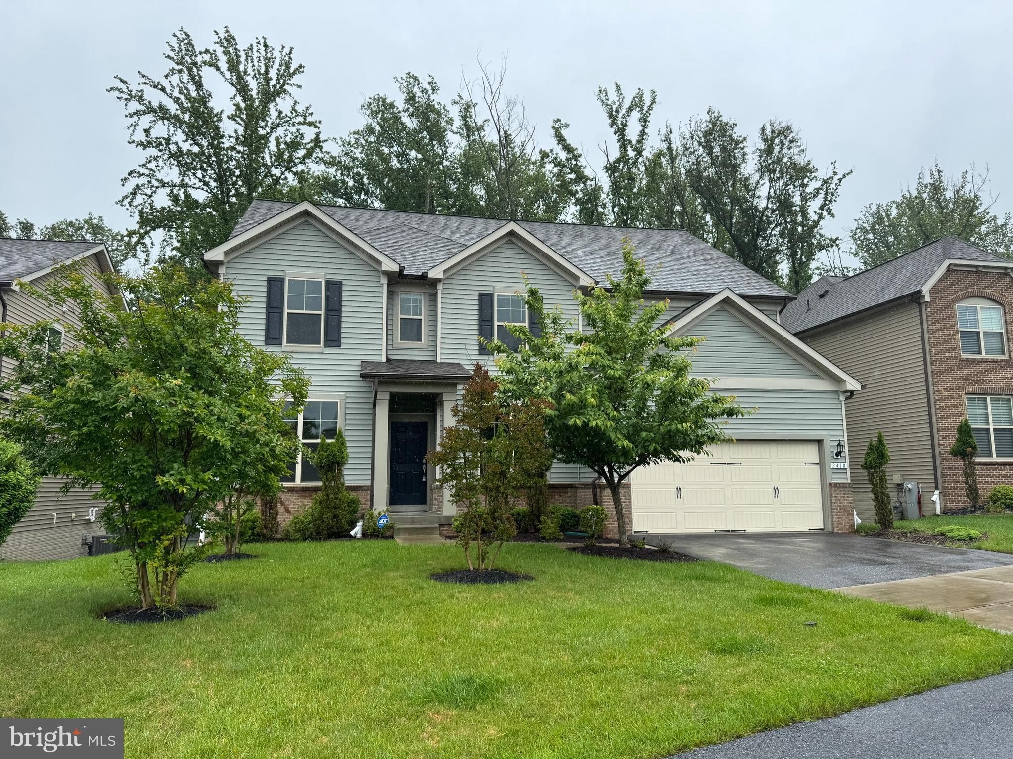 Currently Displayed Property Photo