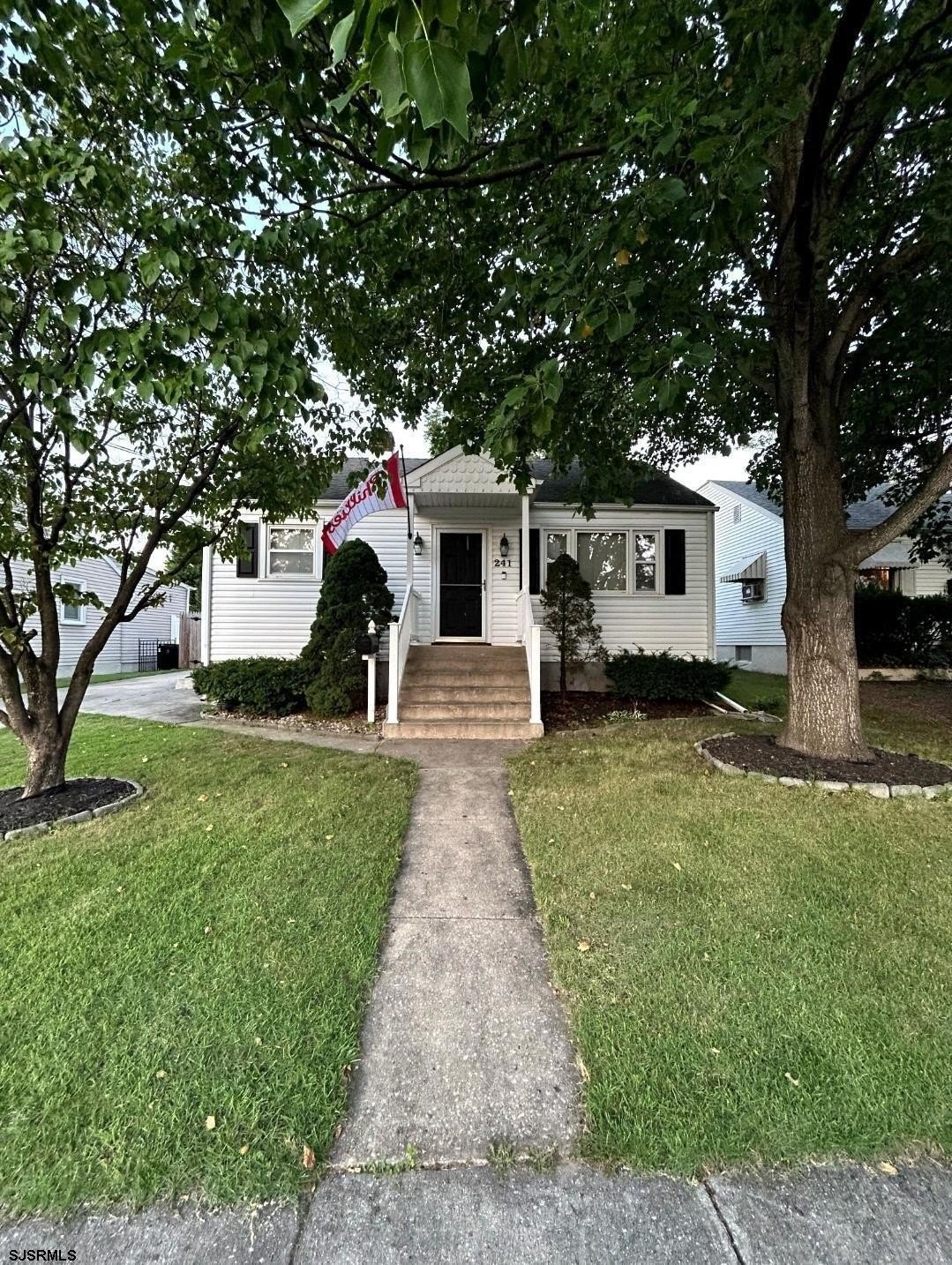 Currently Displayed Property Photo