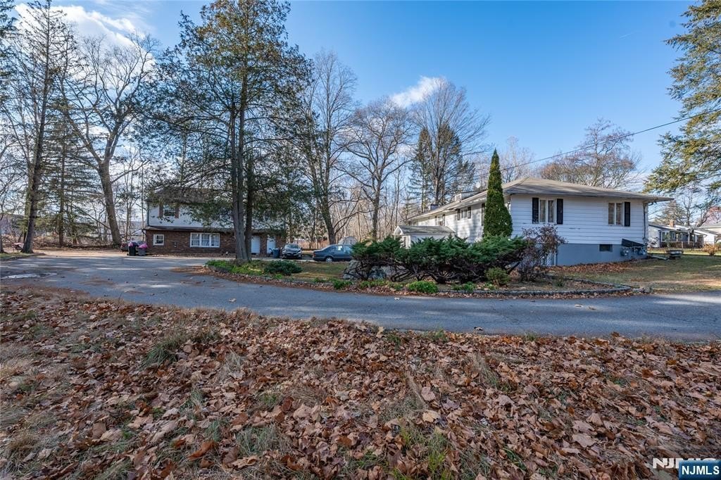 Currently Displayed Property Photo