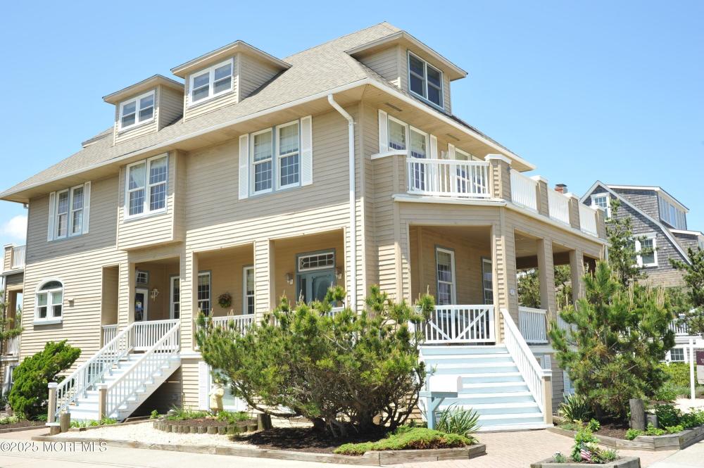Currently Displayed Property Photo