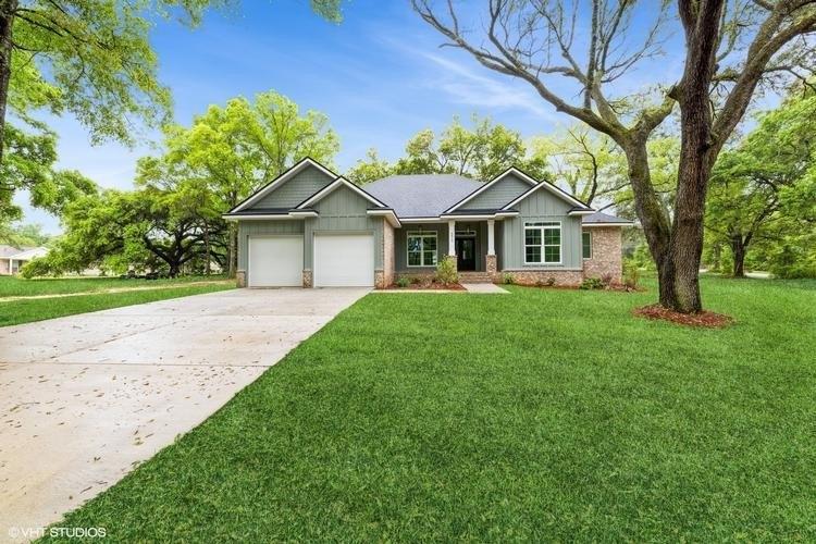 Currently Displayed Property Photo