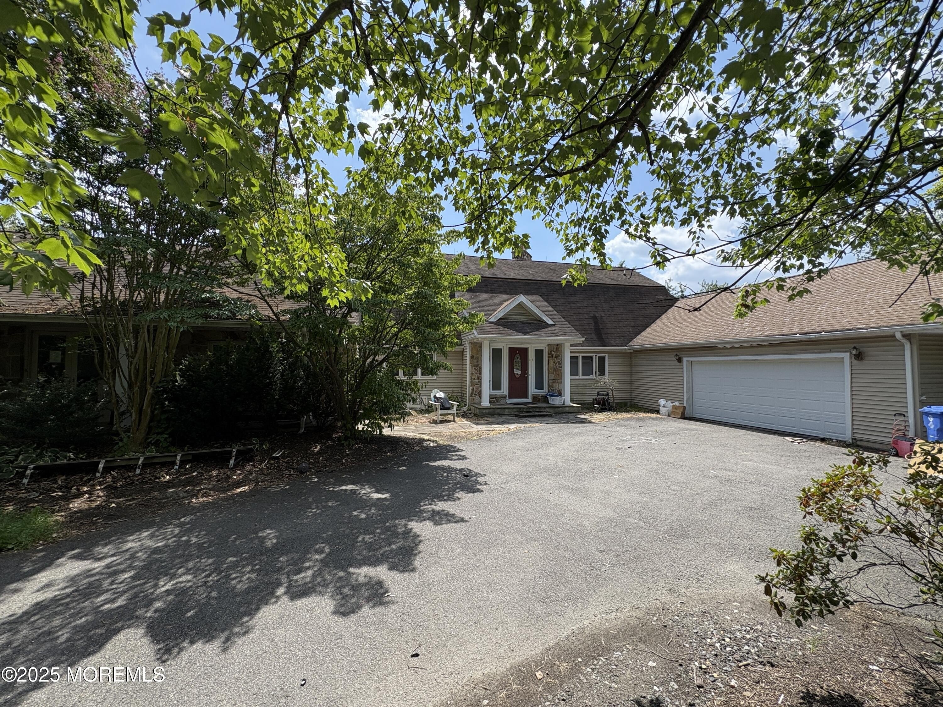 Currently Displayed Property Photo