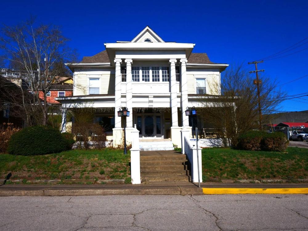 Currently Displayed Property Photo