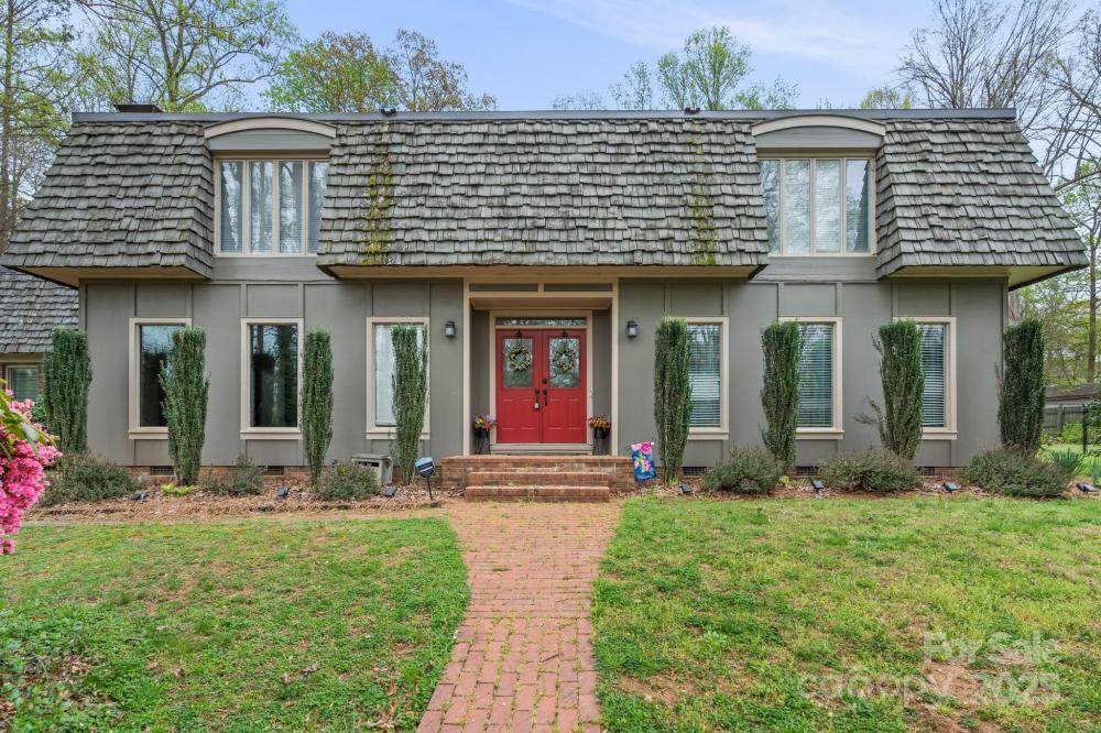 Currently Displayed Property Photo