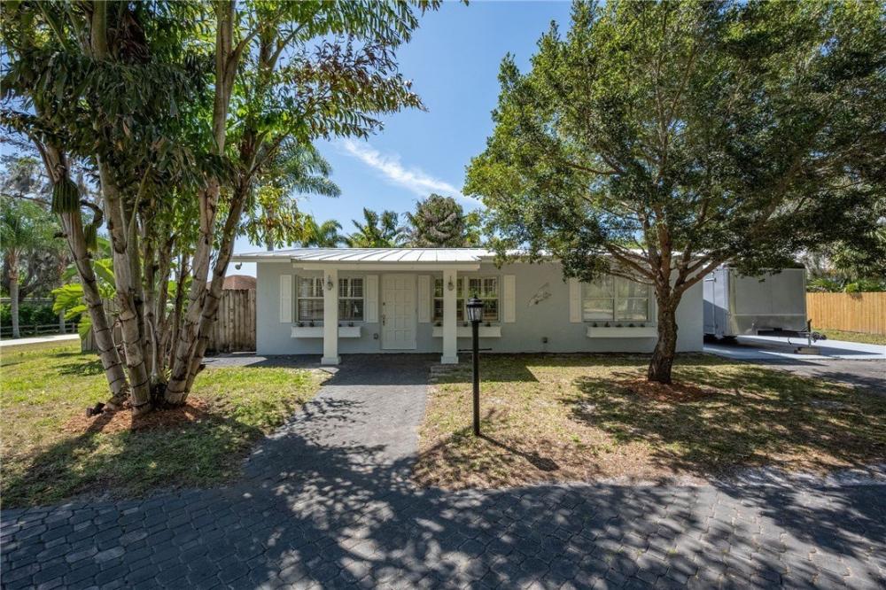 Currently Displayed Property Photo