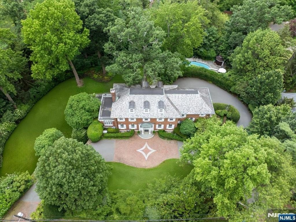 Currently Displayed Property Photo