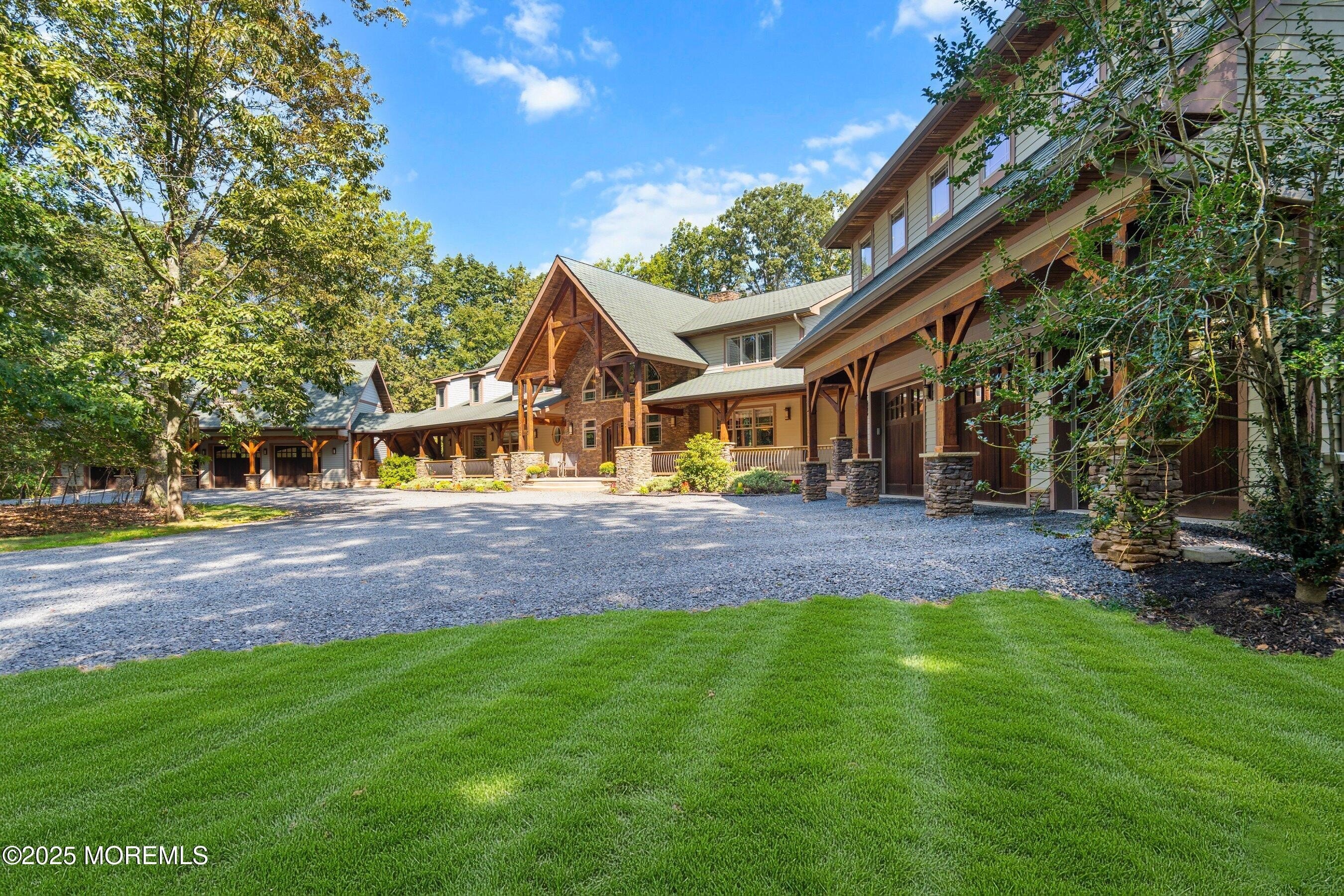 Currently Displayed Property Photo