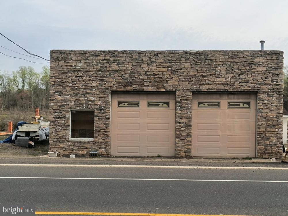 Currently Displayed Property Photo