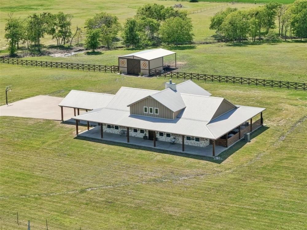 Currently Displayed Property Photo