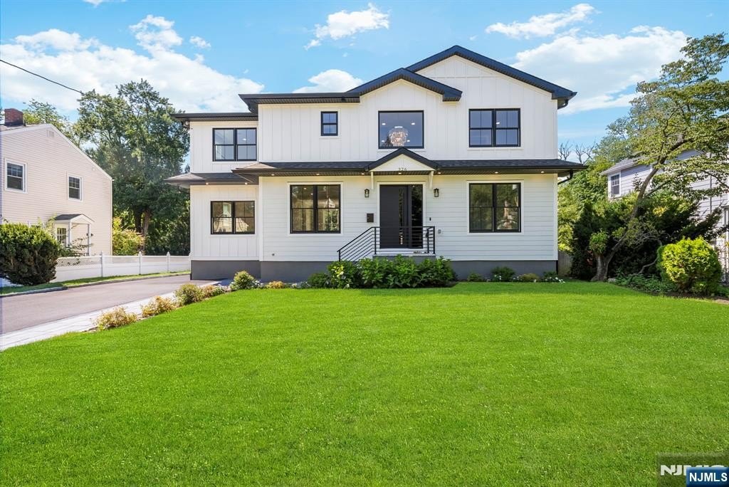 Currently Displayed Property Photo