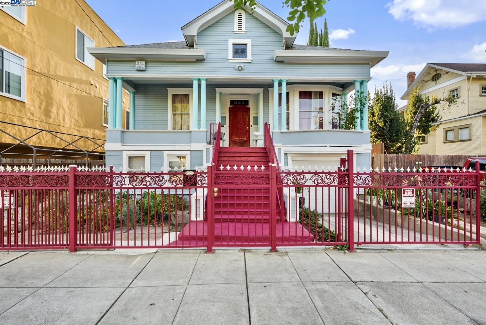 Currently Displayed Property Photo