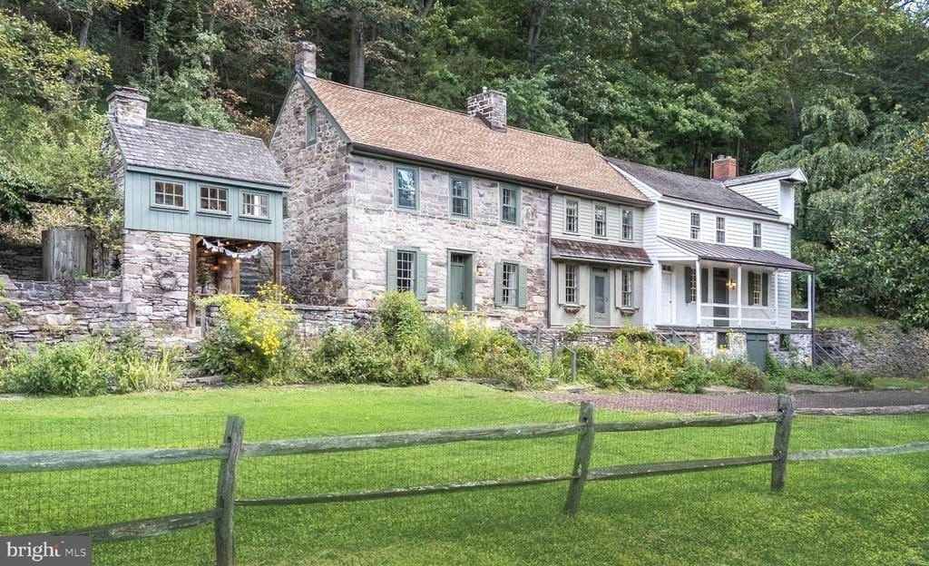 Currently Displayed Property Photo