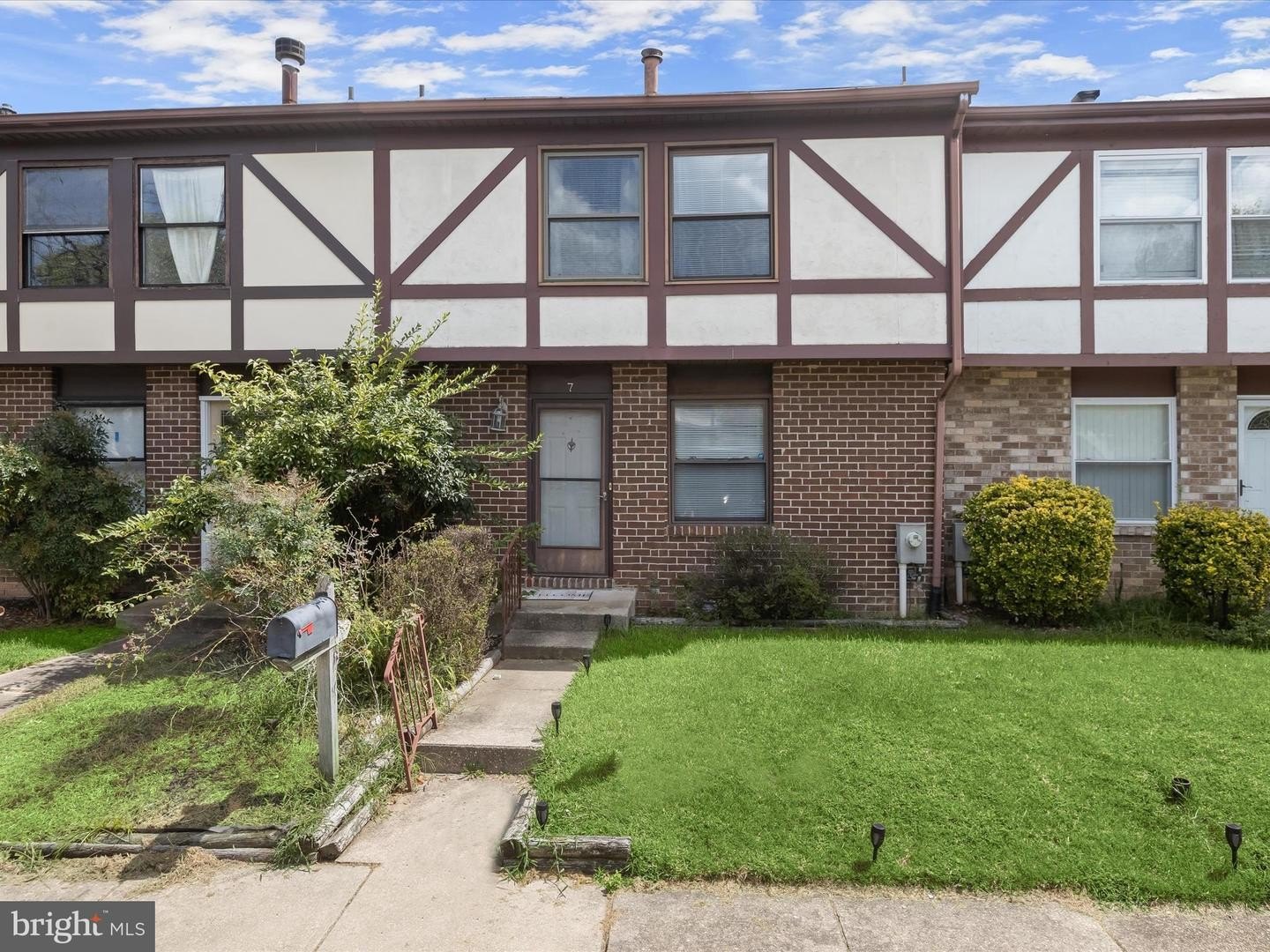 Currently Displayed Property Photo