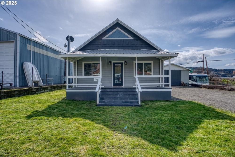 Currently Displayed Property Photo