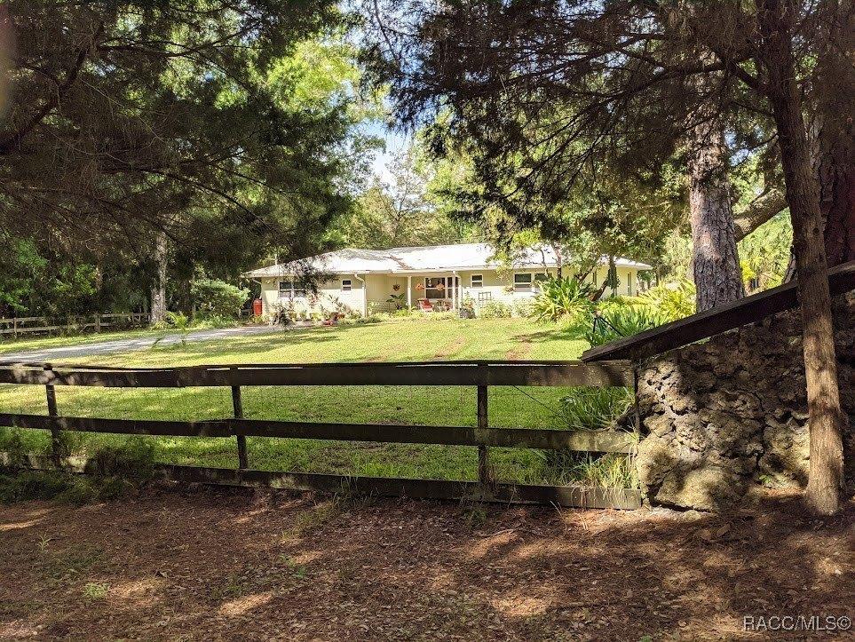 Currently Displayed Property Photo
