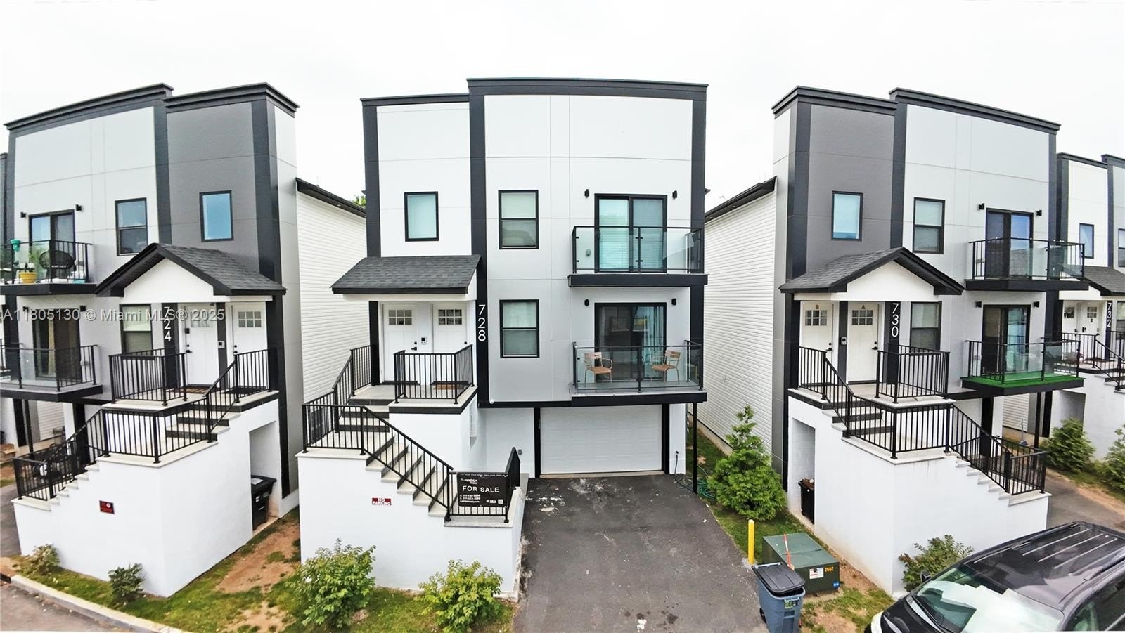 Currently Displayed Property Photo