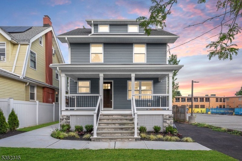 Currently Displayed Property Photo