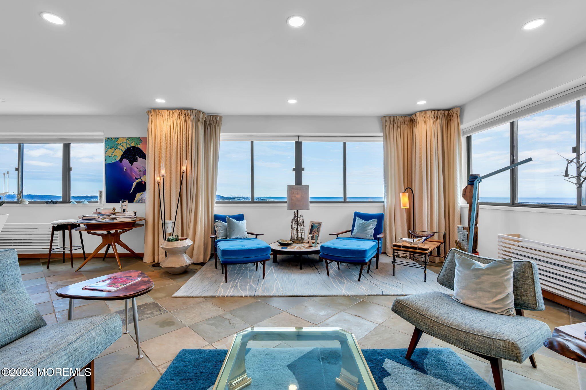 Currently Displayed Property Photo