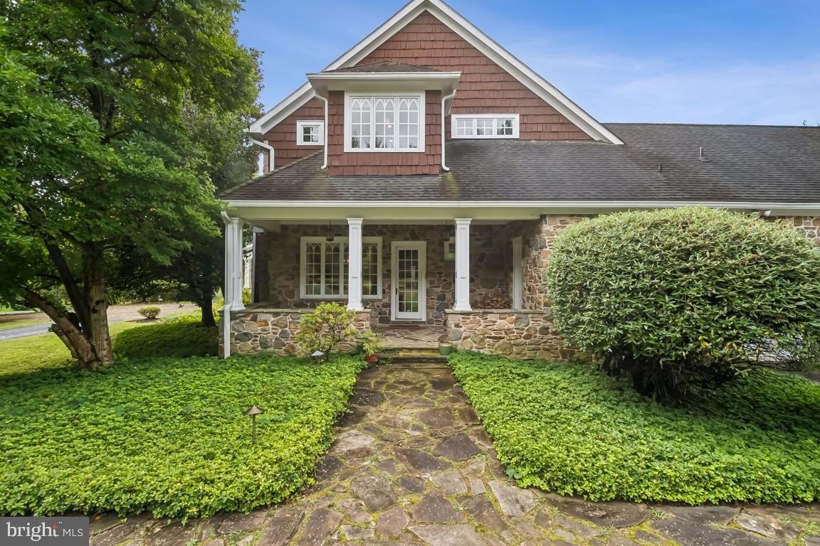 Currently Displayed Property Photo