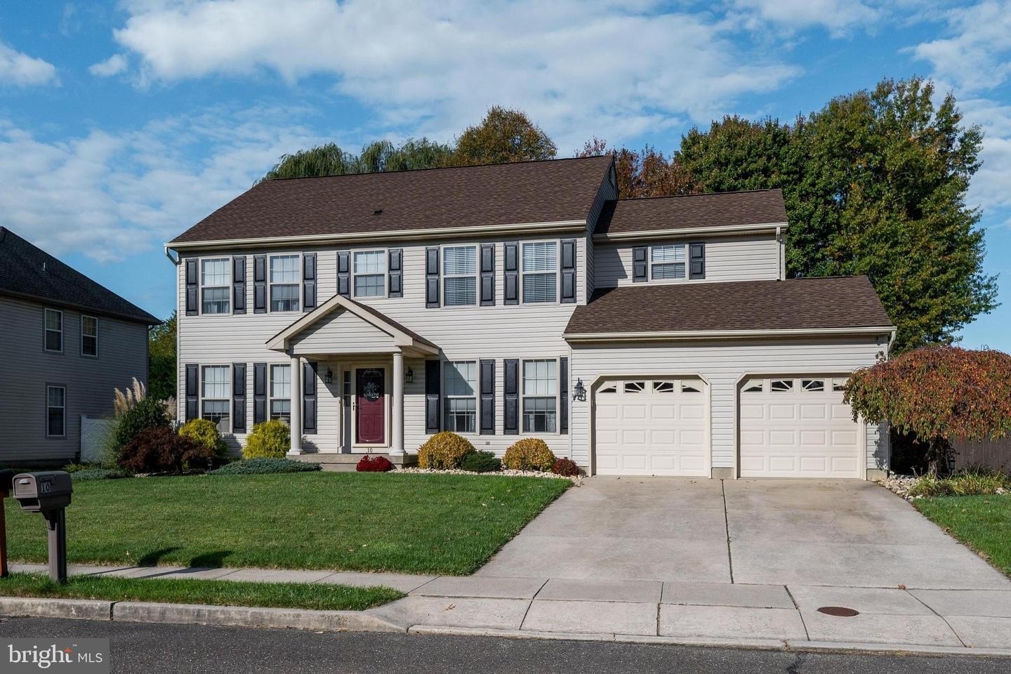 Currently Displayed Property Photo