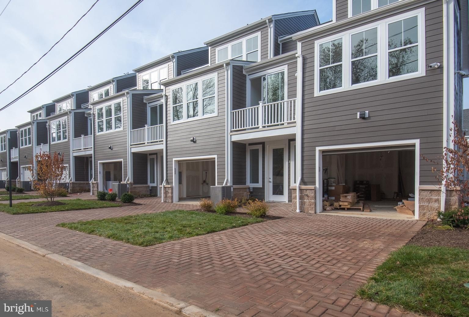 Currently Displayed Property Photo