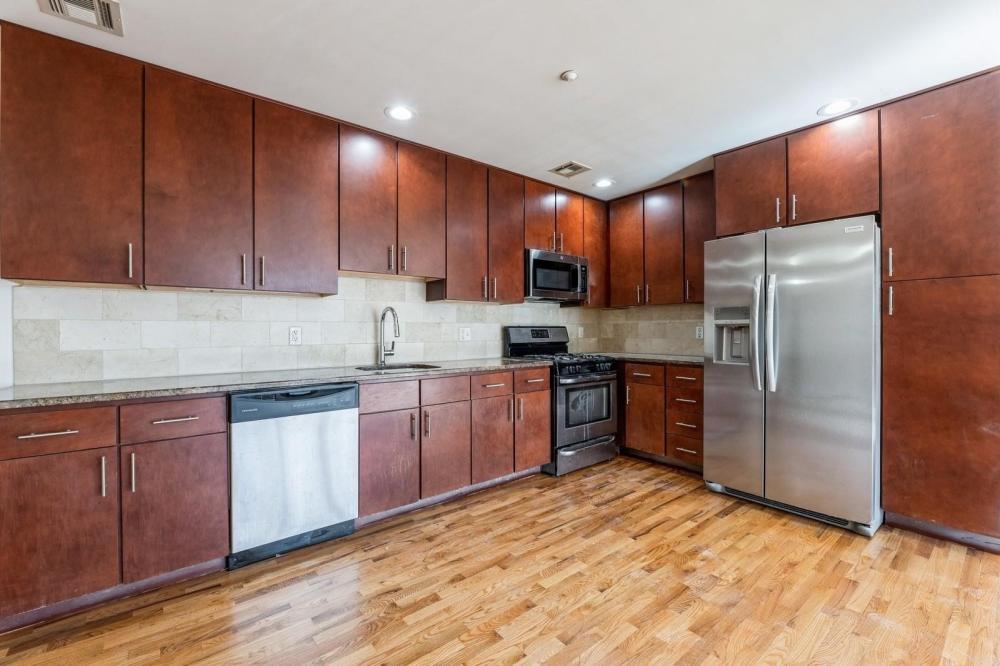 Currently Displayed Property Photo