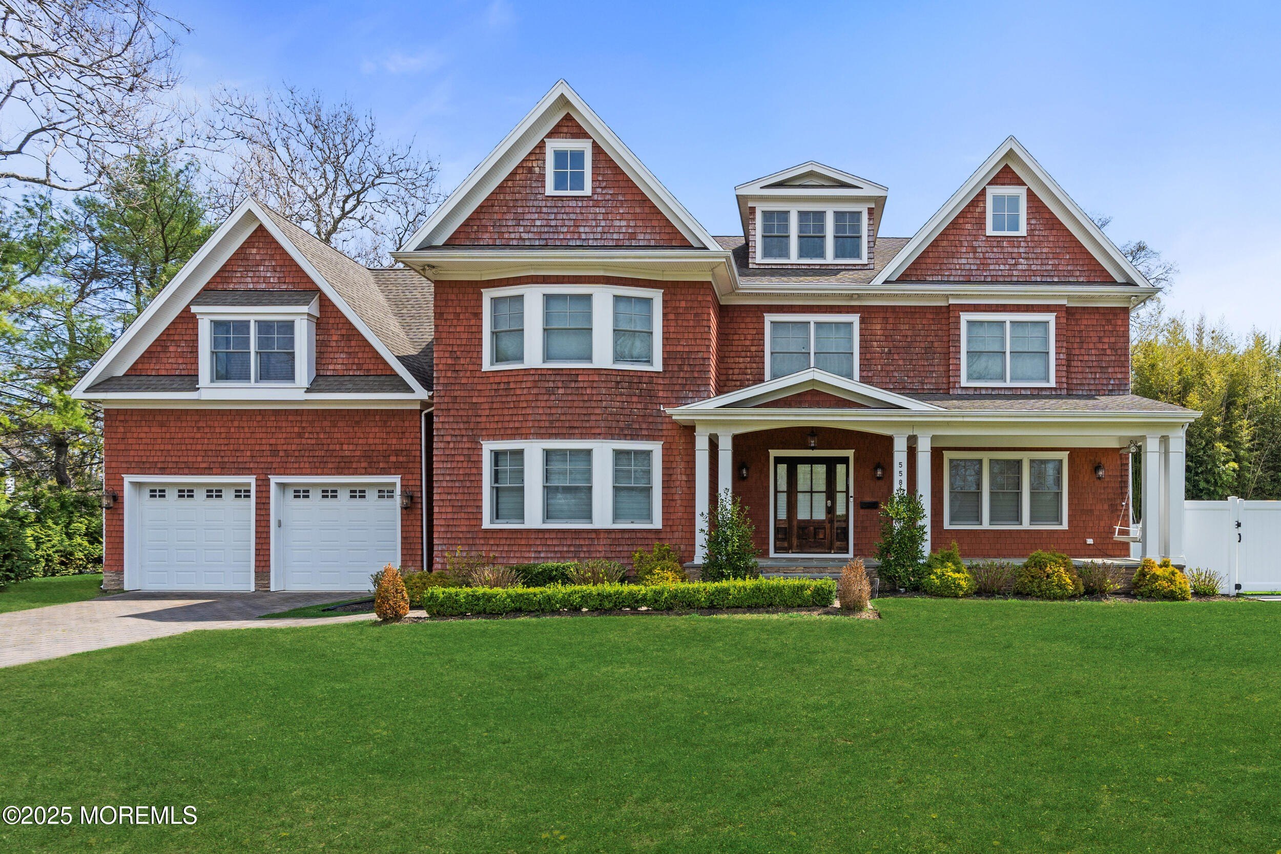 Currently Displayed Property Photo