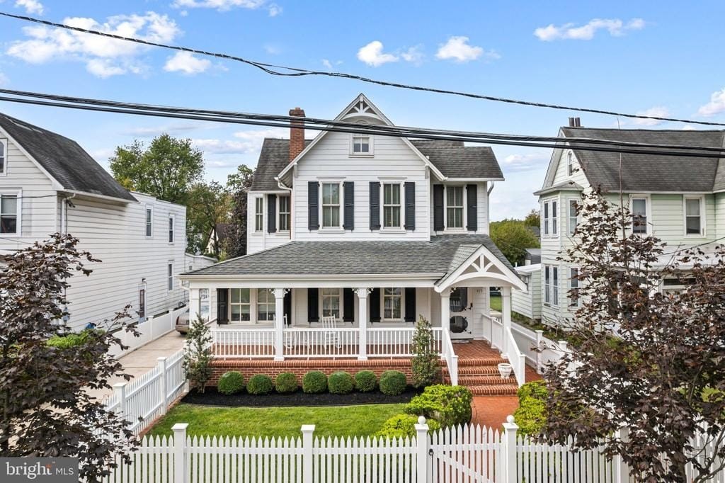 Currently Displayed Property Photo