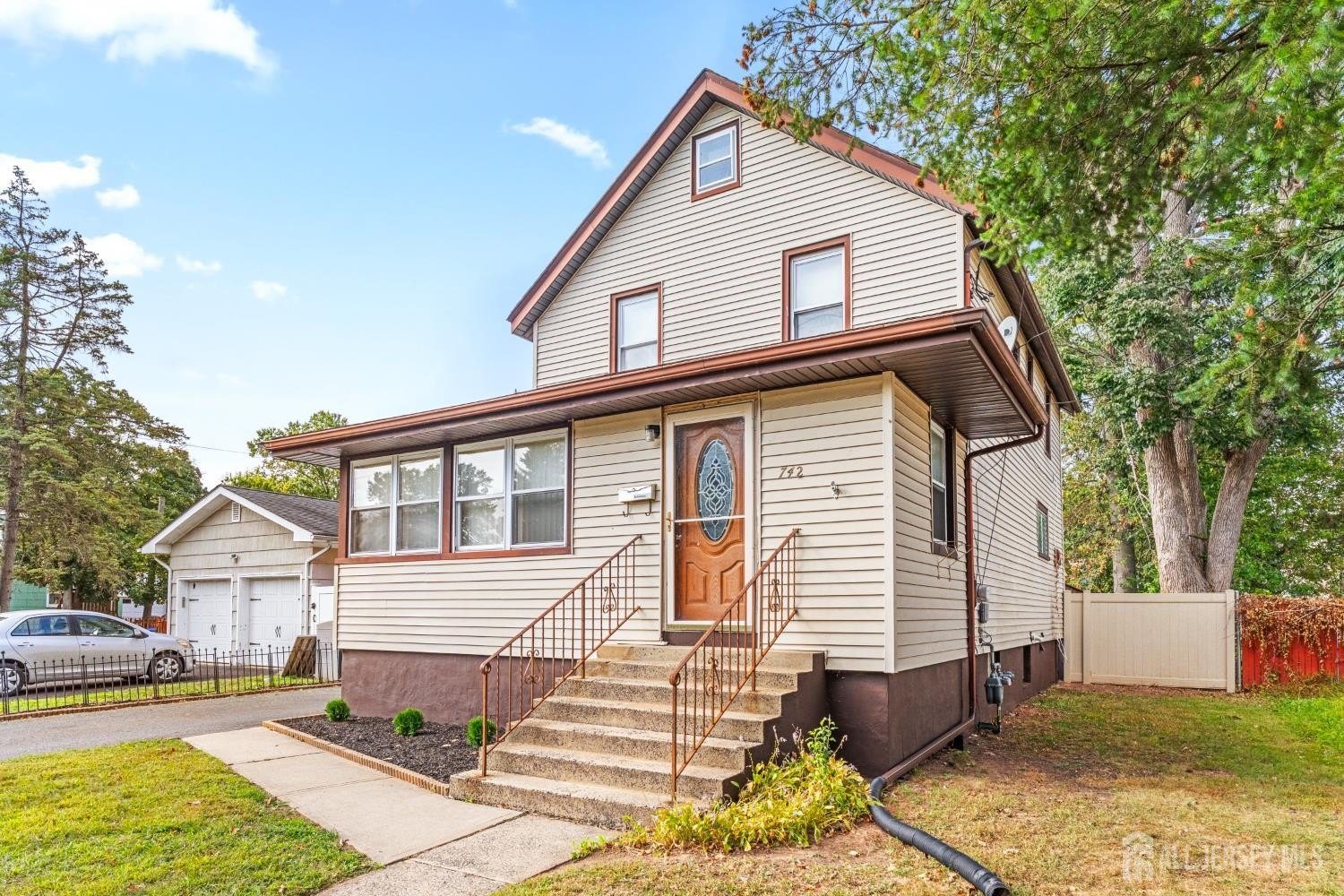 Currently Displayed Property Photo