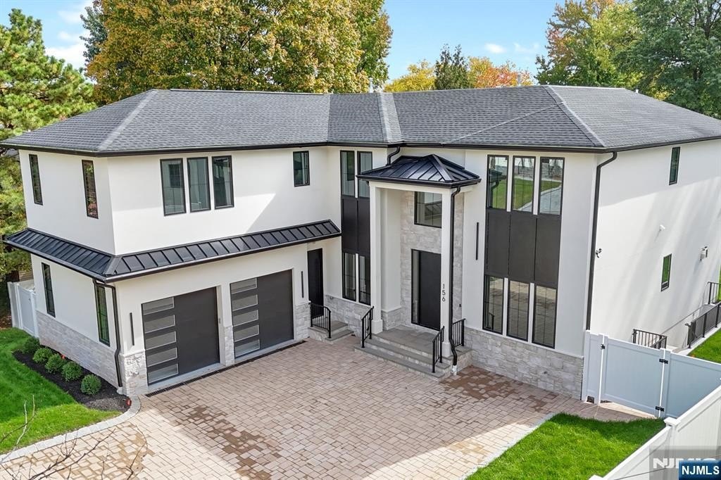 Currently Displayed Property Photo