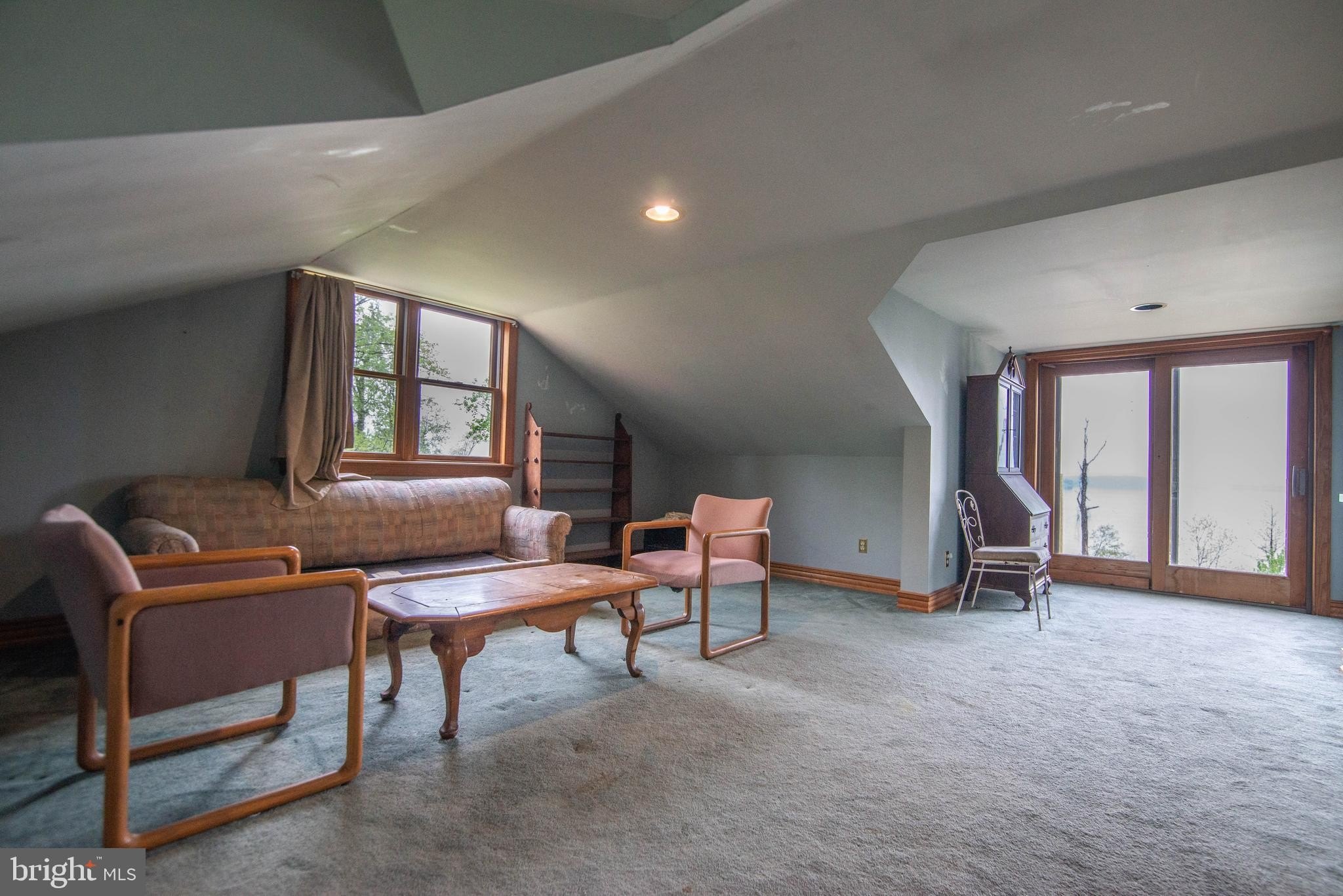 Currently Displayed Property Photo